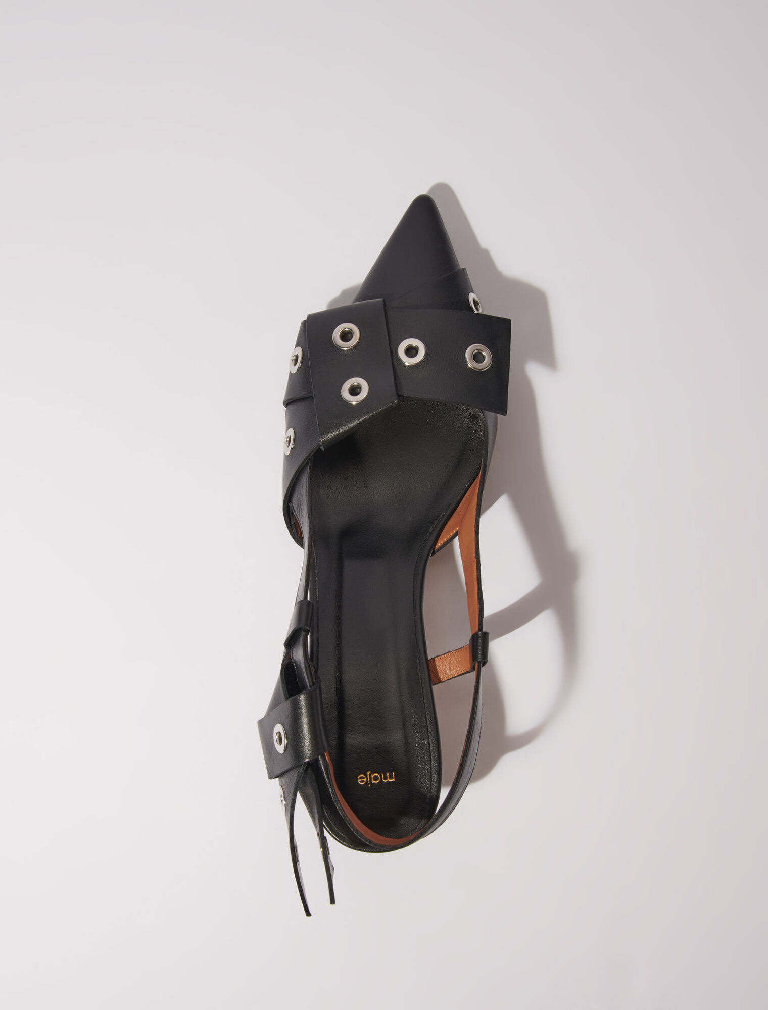Spitze Pumps mit Schleifendetail