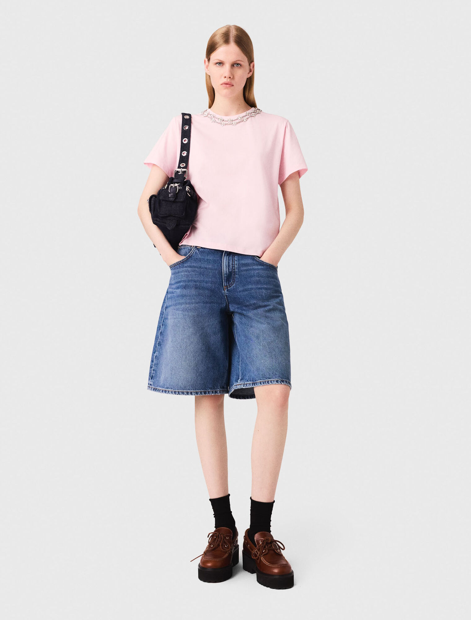 Kurzarm-T-Shirt mit Schmuckkragen