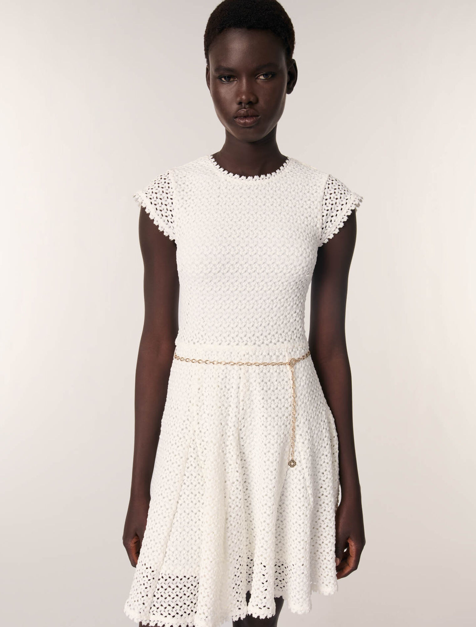 Kurzes gehäkeltes Kleid