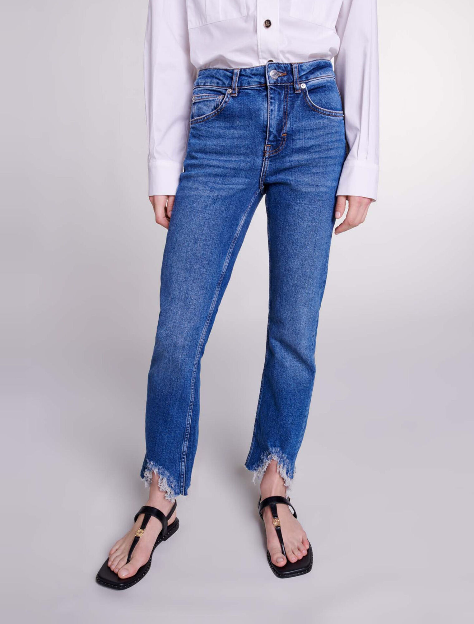 Röhrenjeans mit Rissen