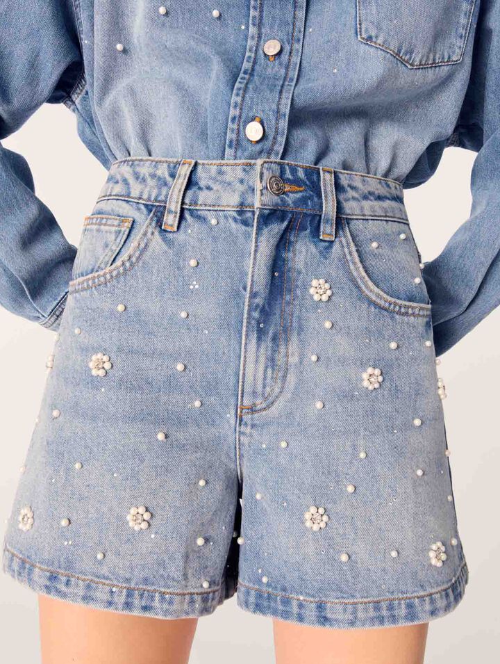 Denim-Shorts mit bestickten Perlen