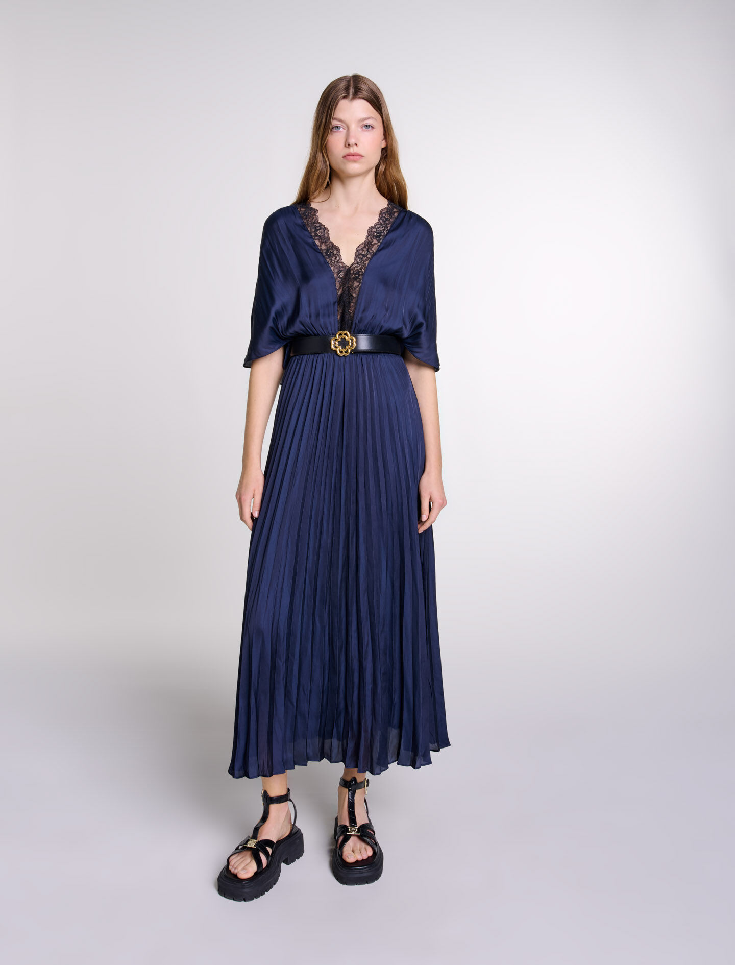 Langes Plissee-Kleid mit Spitze - Lange kleider | Maje