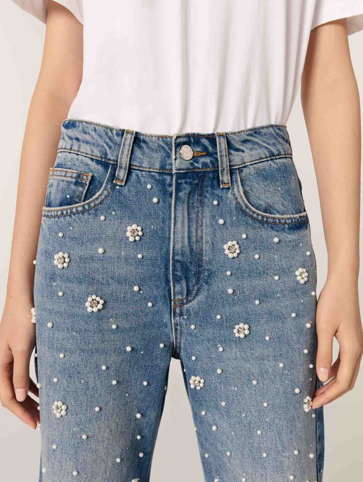 Weite Jeans mit Stickereien