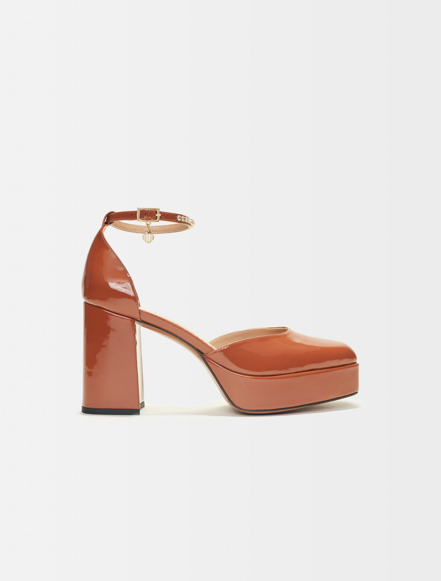 Lackpumps mit Plateau