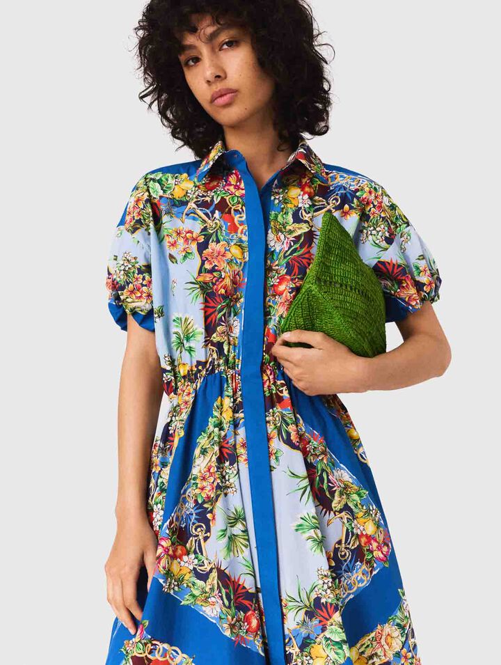 Langes gemustertes Kleid