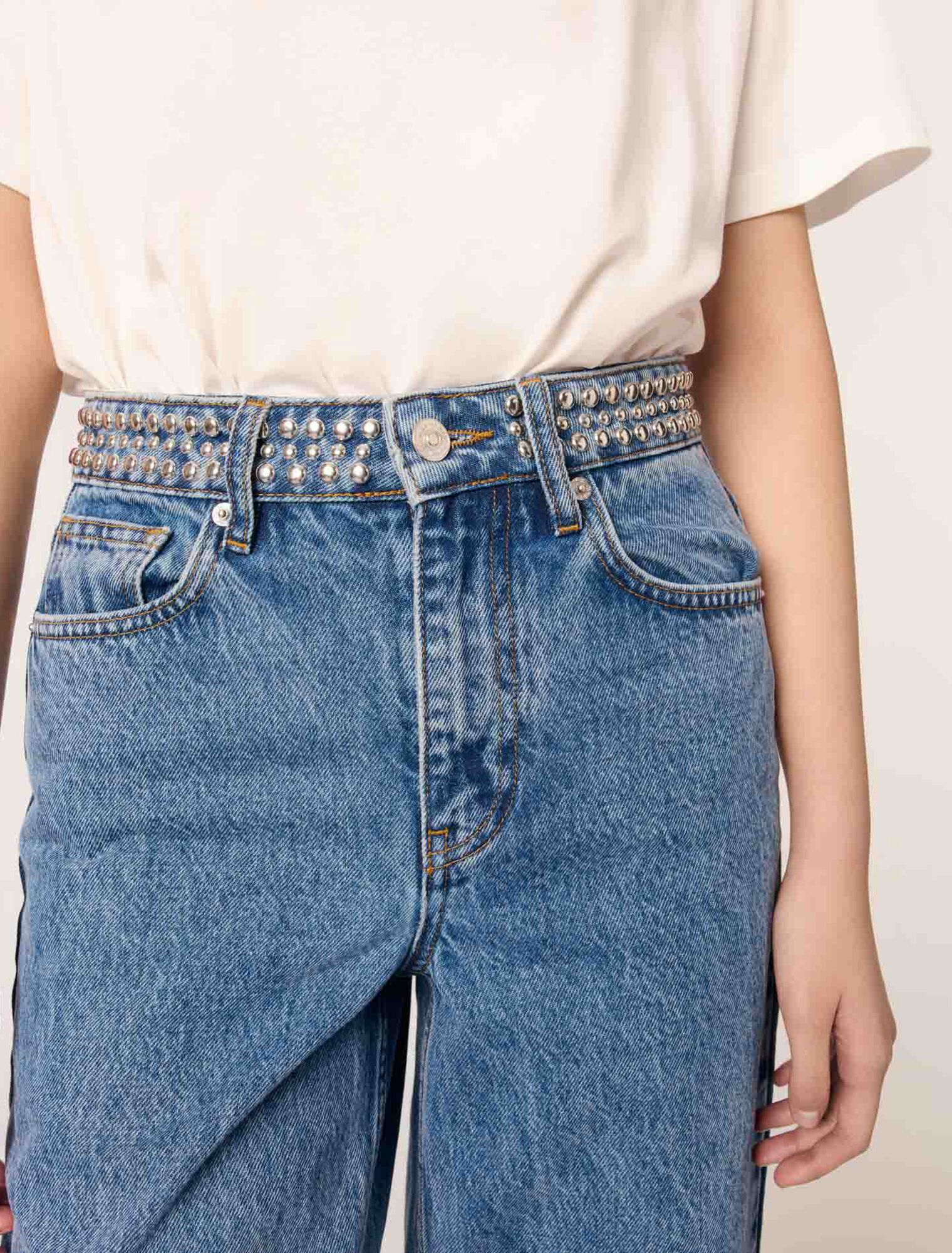 Flared Jeans mit Nietengürtel