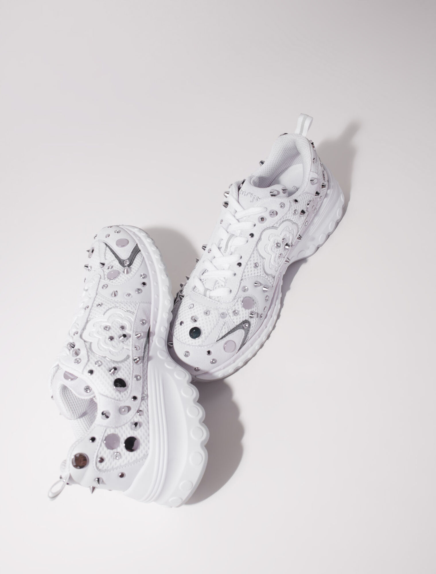 M Sneakers mit Nieten