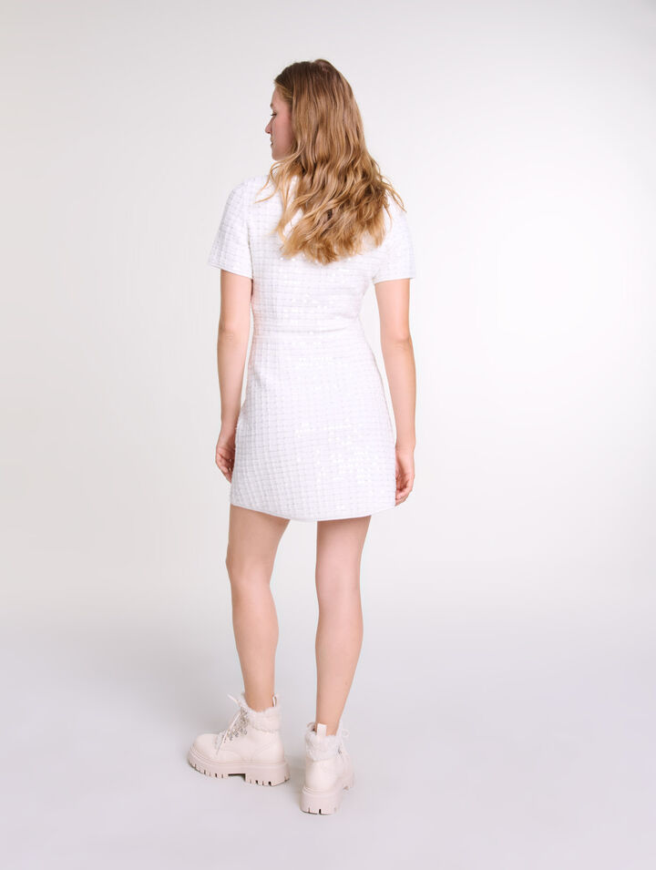 Kurzes Strickkleid mit Pailletten