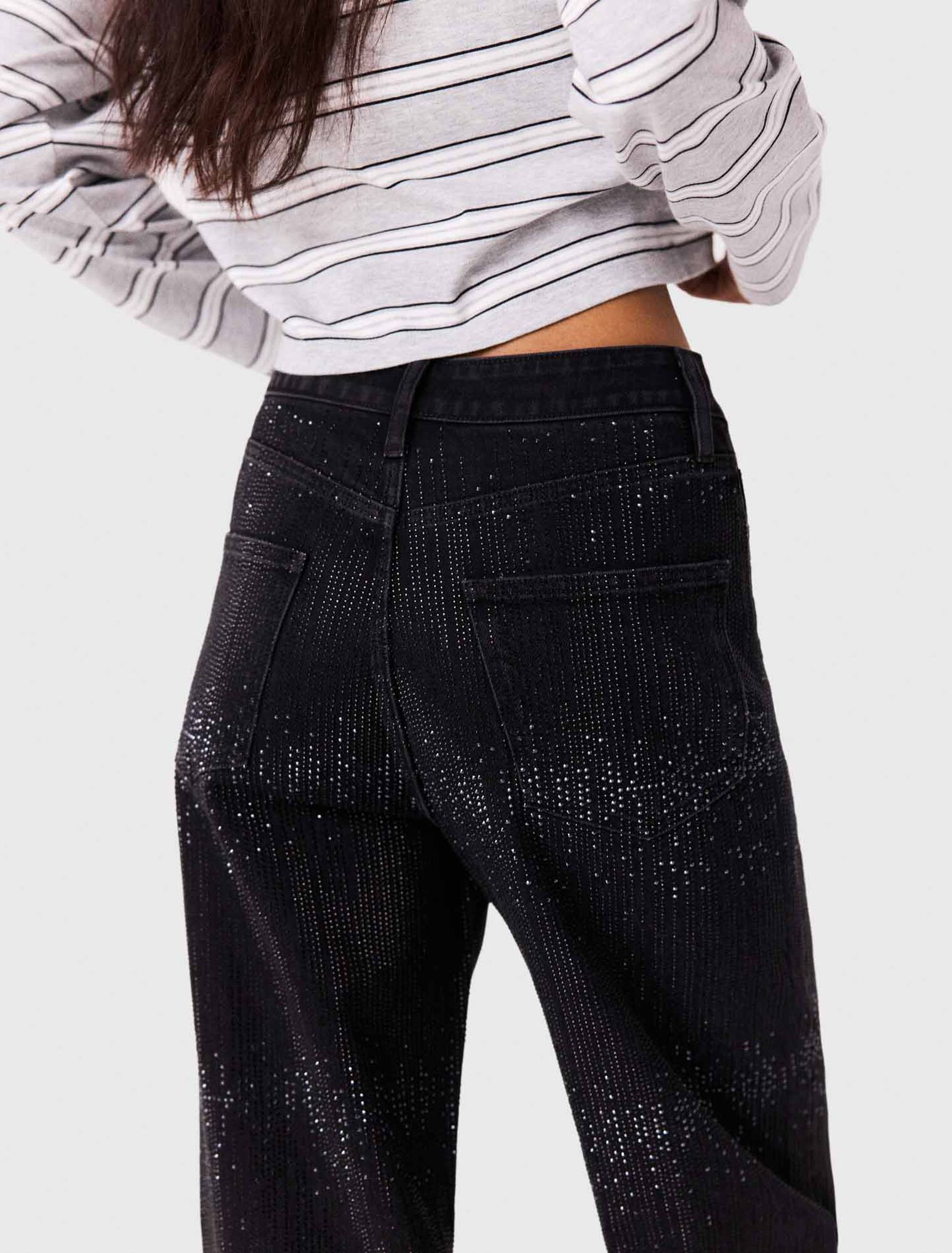 Weite Jeans mit Strass