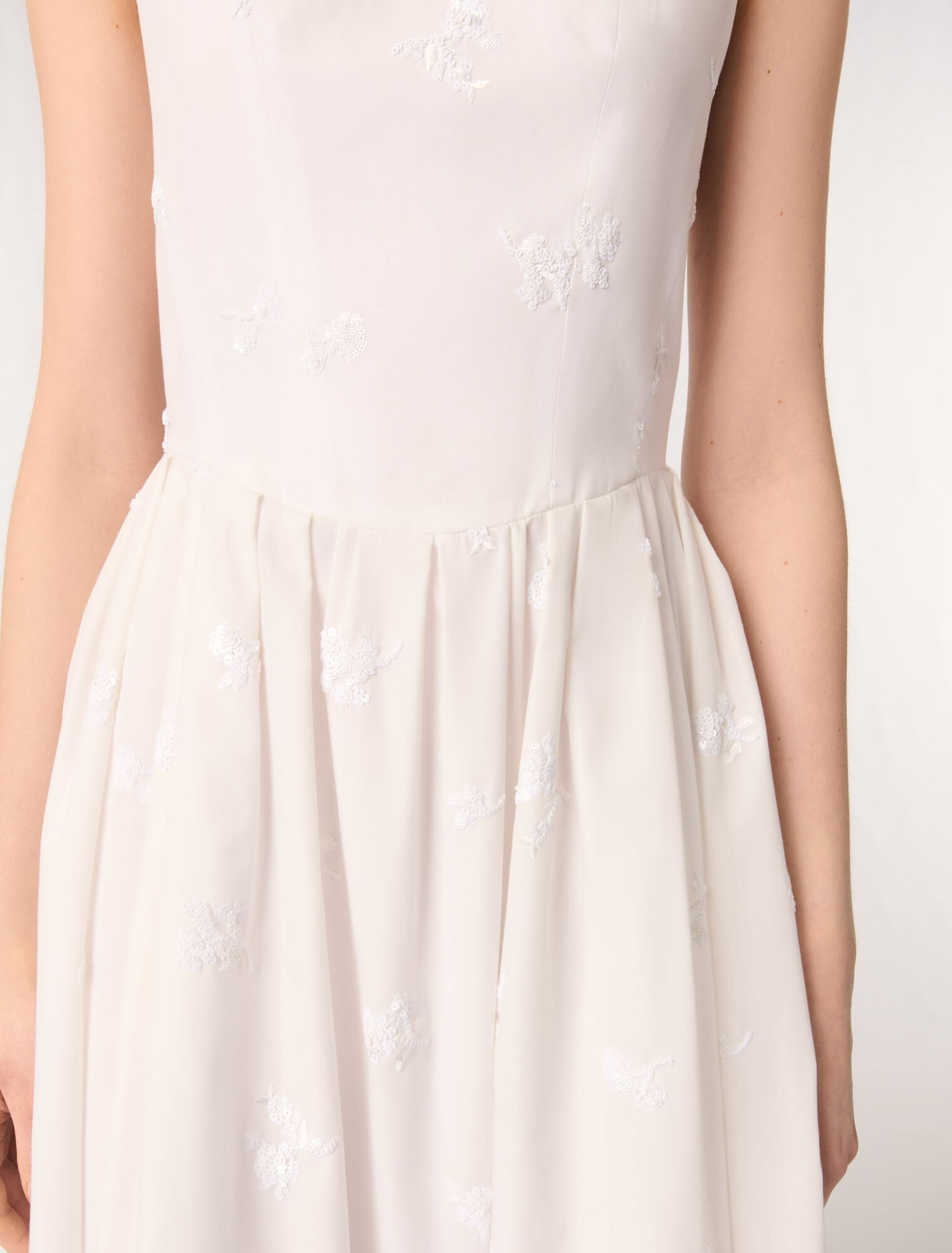 Besticktes Midi-Baumwollkleid