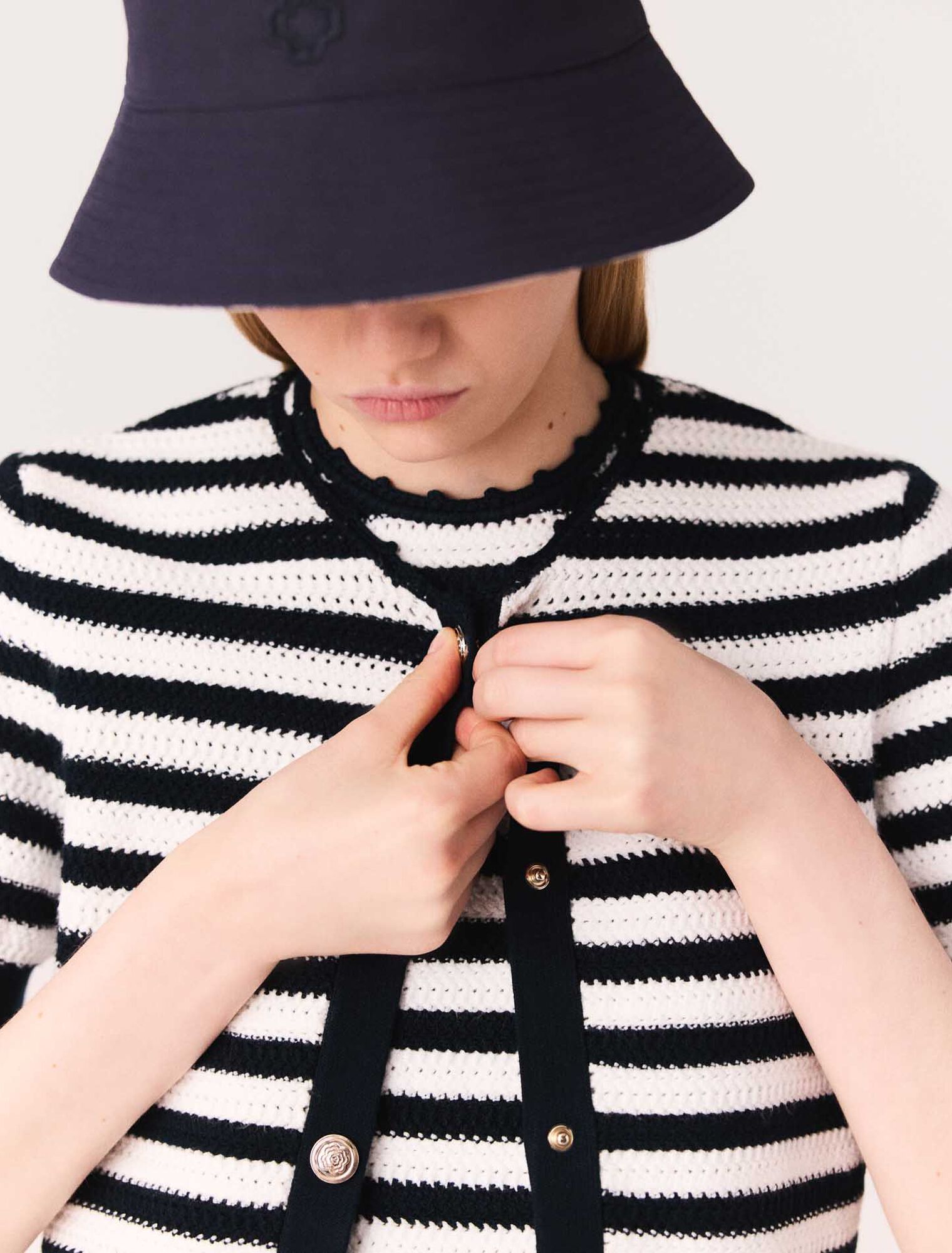 Kurzer gehäkelter Cardigan