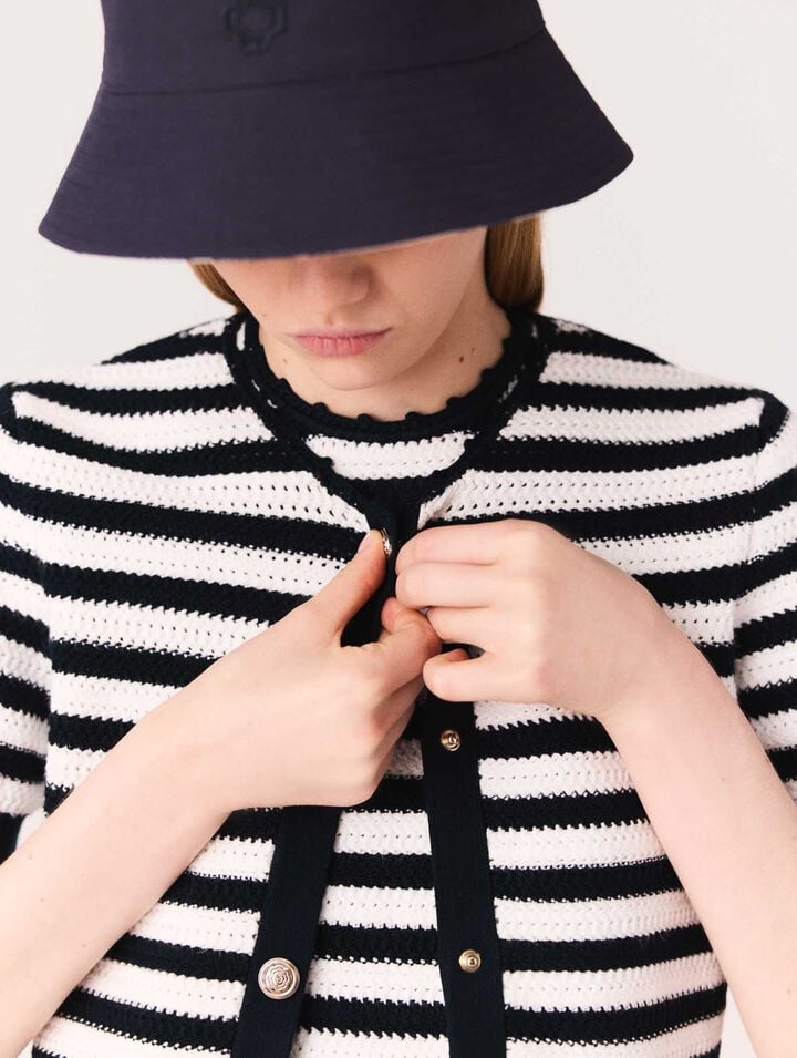 Kurzer gehäkelter Cardigan