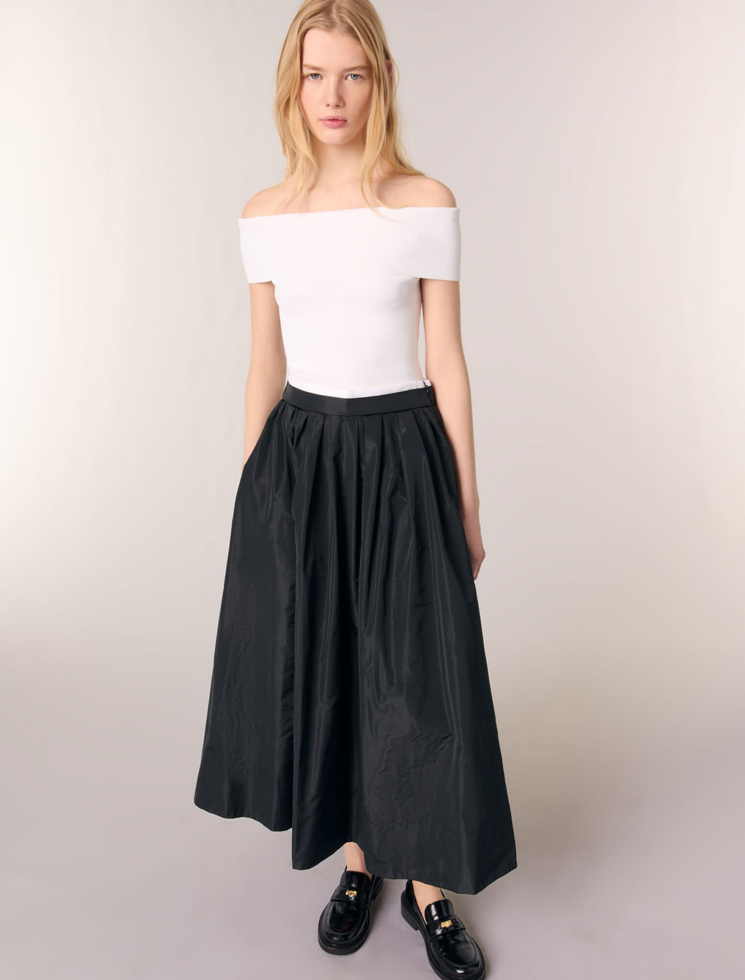 Langer Rock mit Kontrast-Taille