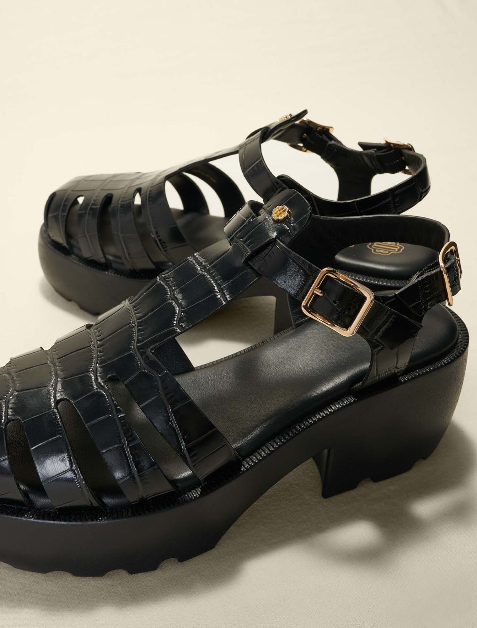Profilierte Ledersandalen