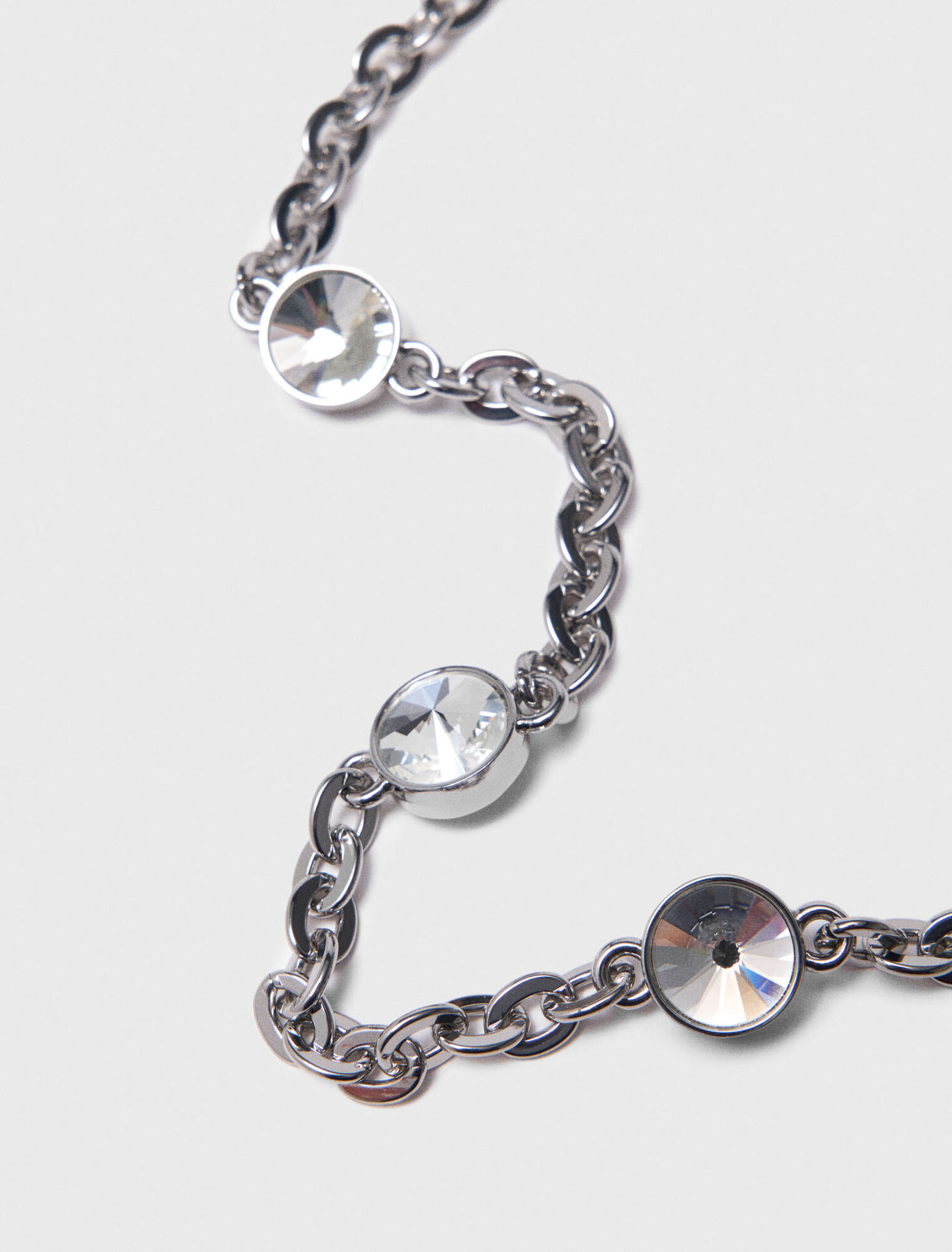 Kurze Schulterkette mit Strass
