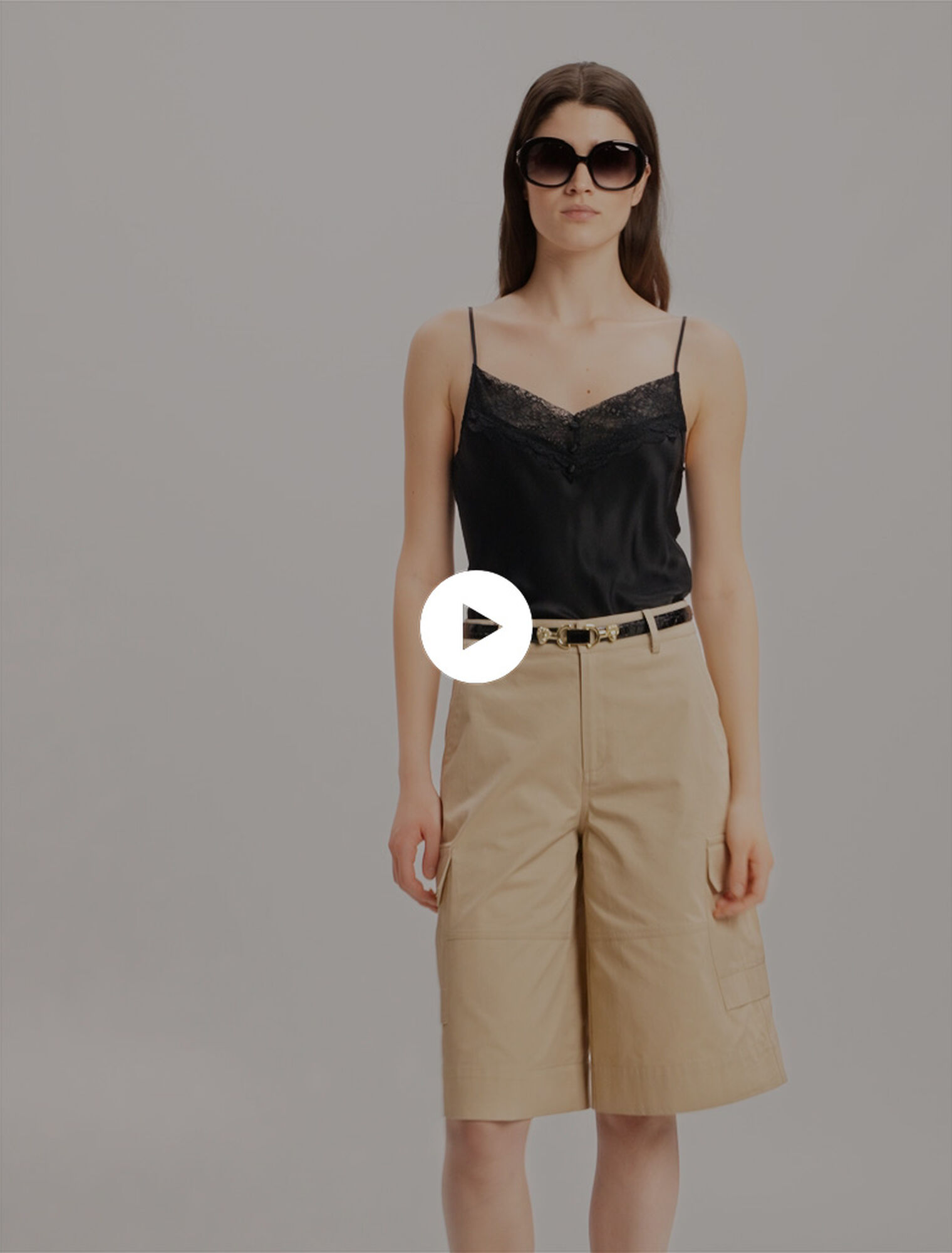 Top aus Seidensatin und Spitze
