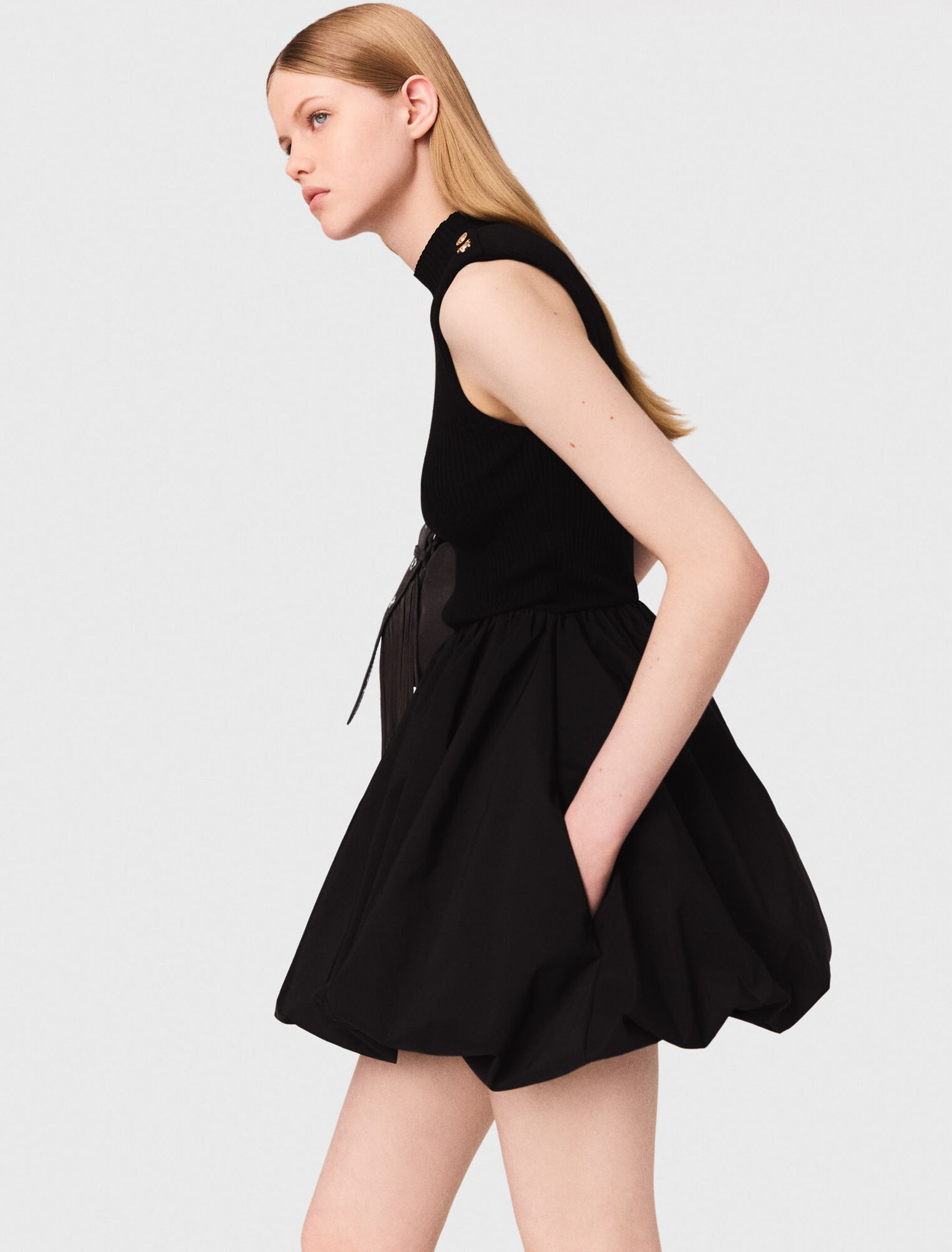Kurzes Kleid aus Strick und Taffeta