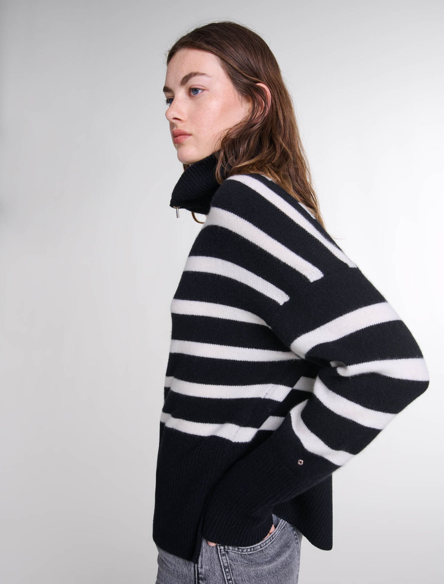 Gestreifter Stehkragenpullover