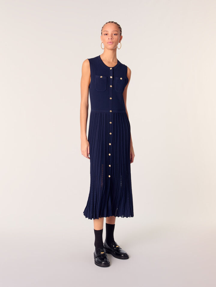 Langes, plissiertes Strickkleid