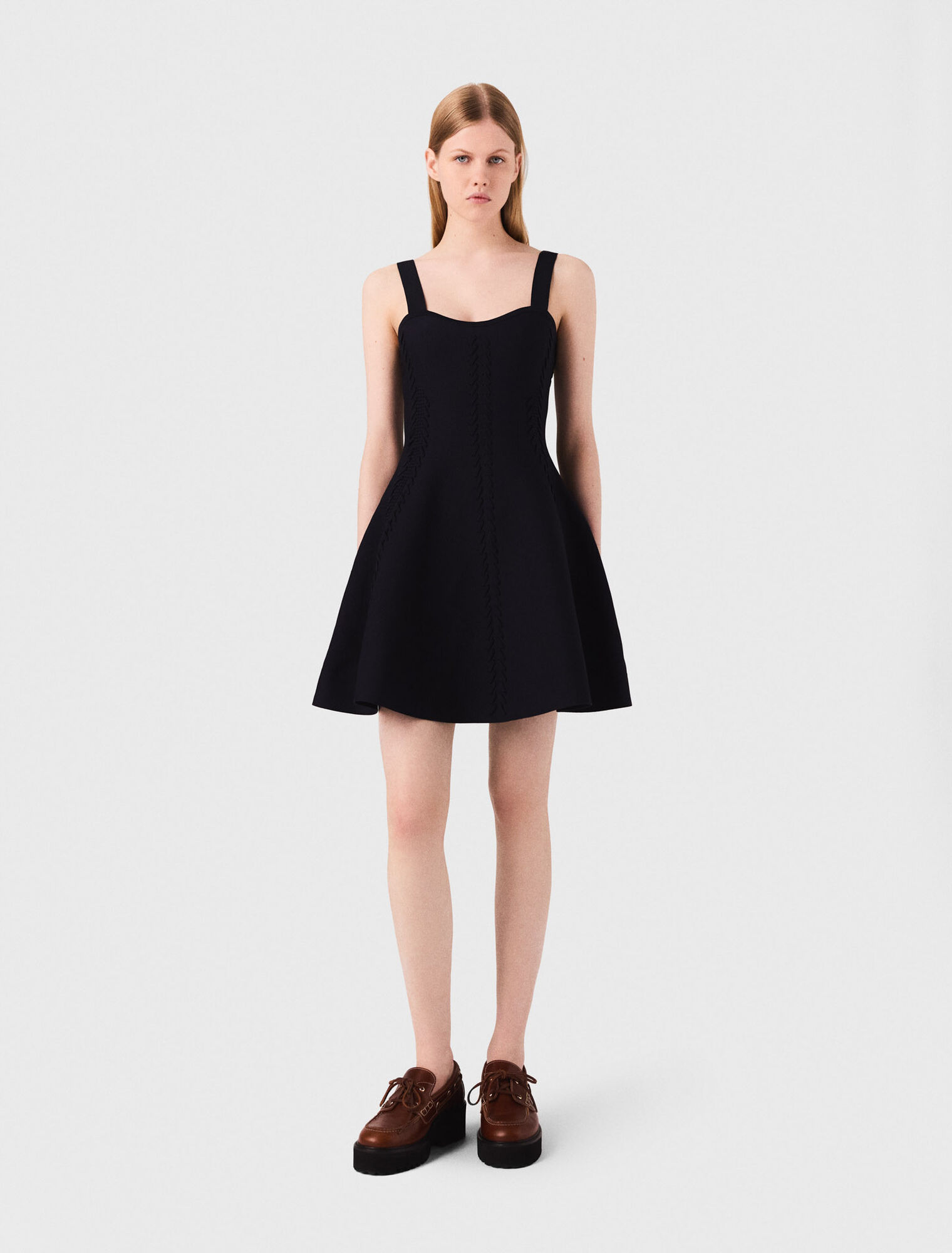 Kurzes Babydoll-Kleid aus Strick 