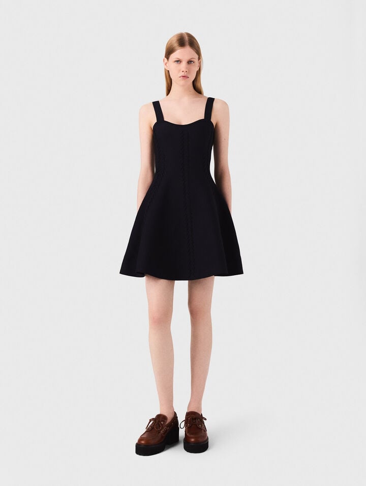 Kurzes Babydoll-Kleid aus Strick 