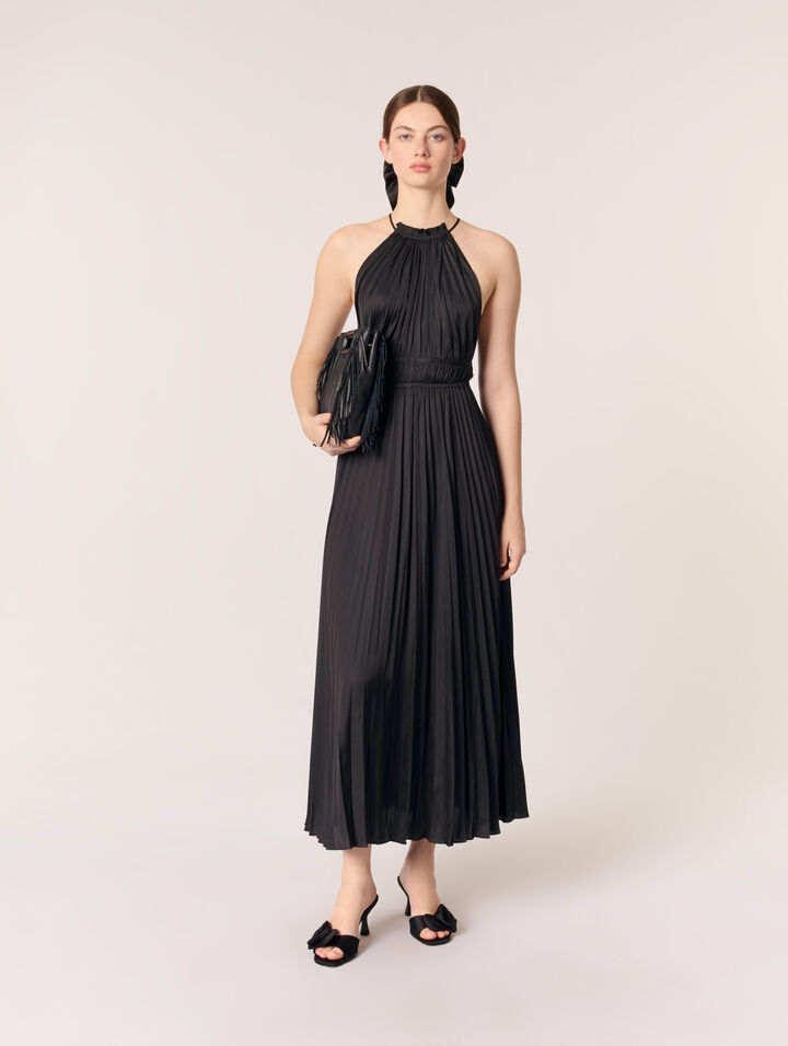 Langes, plissiertes Kleid aus Satin