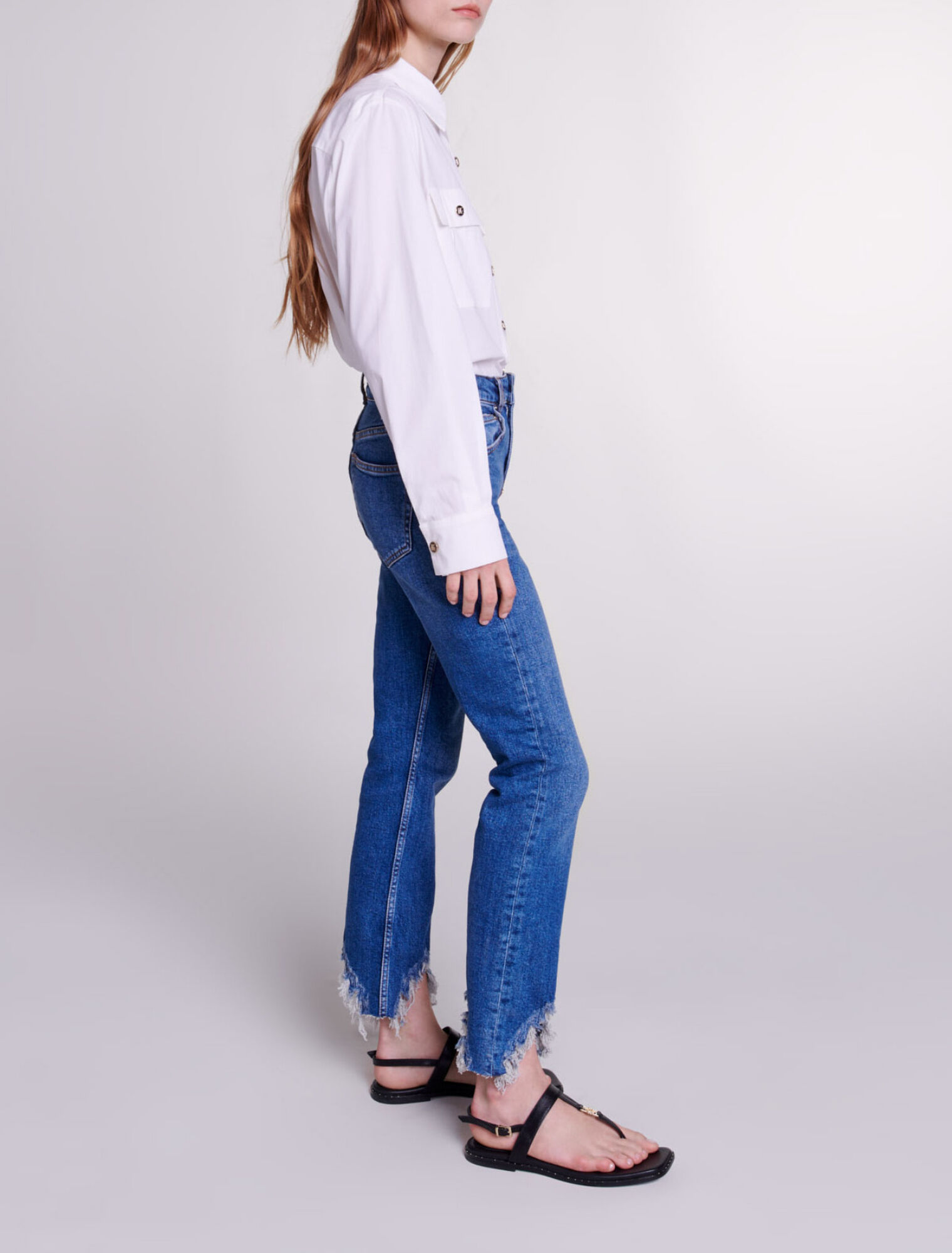 Röhrenjeans mit Rissen