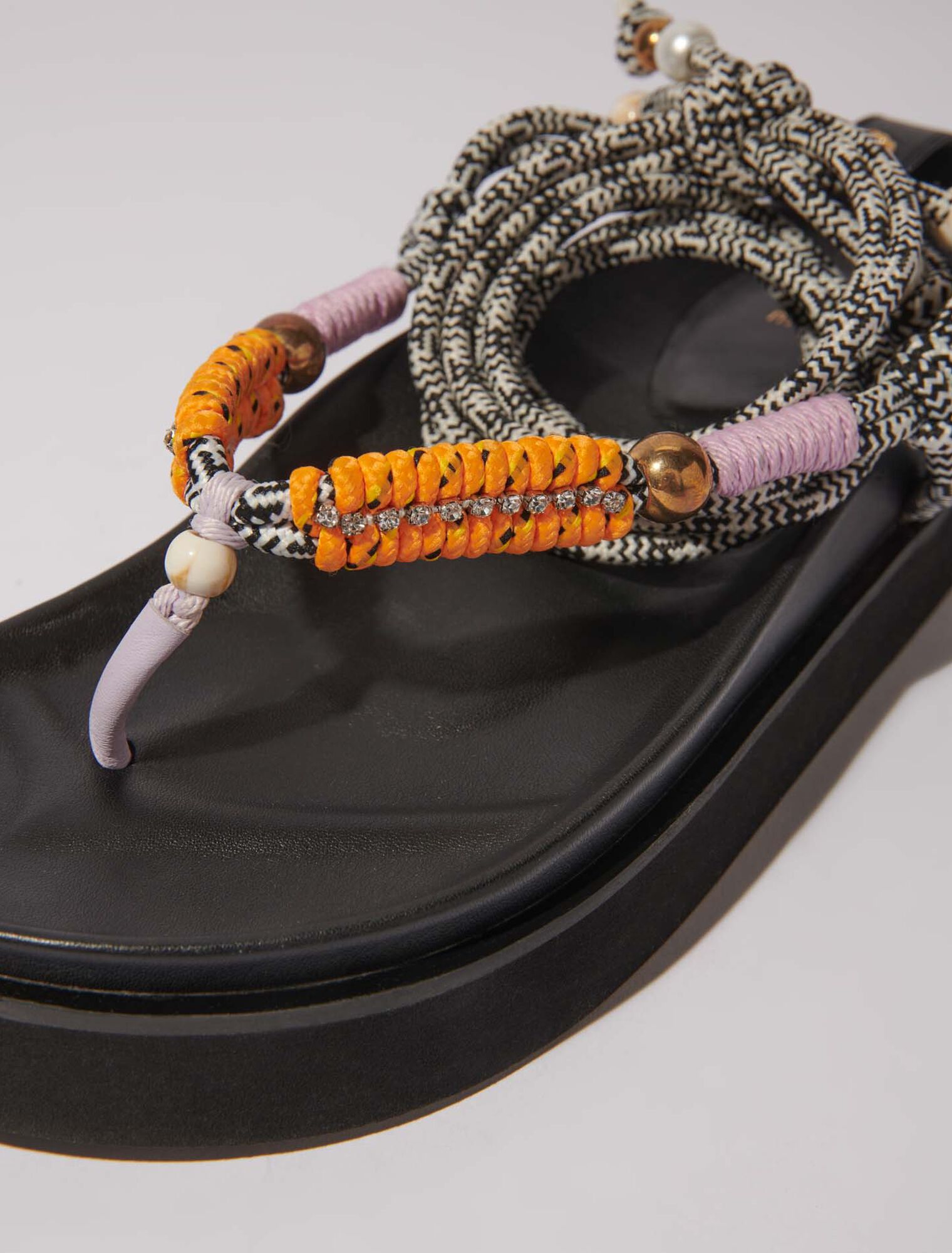 Sandalen mit geflochtenen Riemen