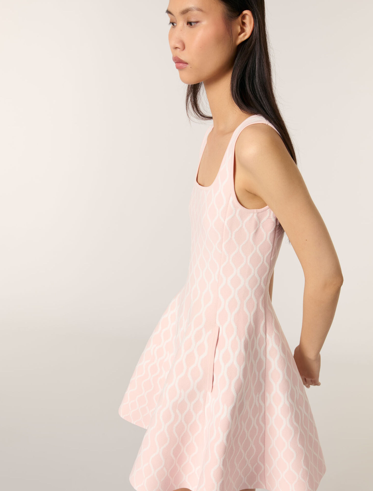 Kurzes Kleid aus Jacquard-Strick