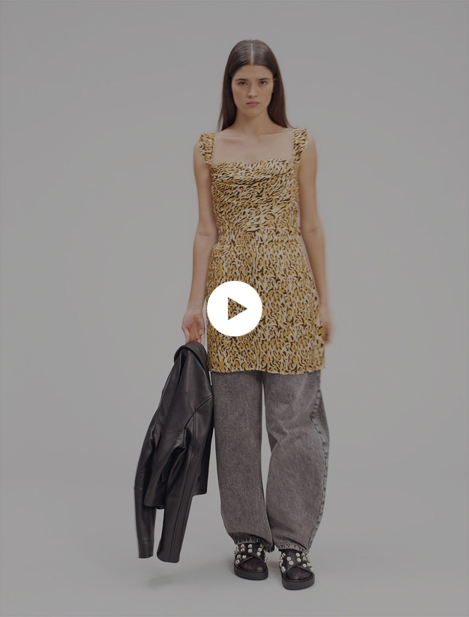 Kurzes Kleid mit Leoparden-Print