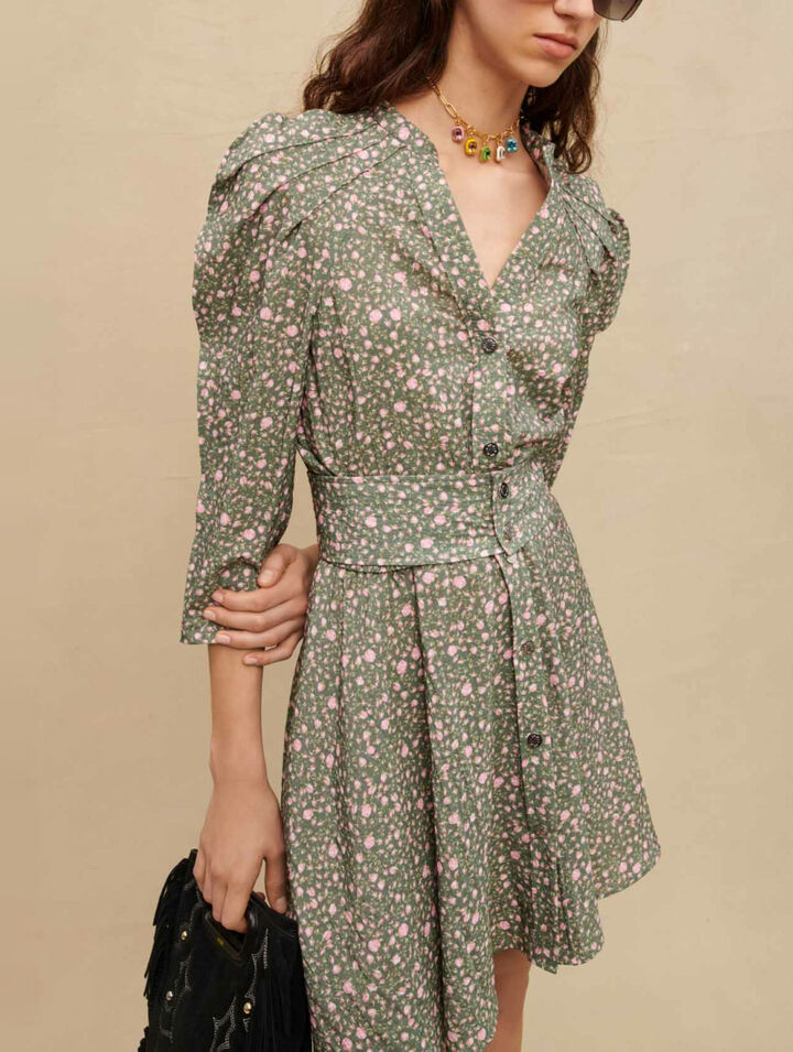 Kurzes Kleid mit voluminösen Ärmeln