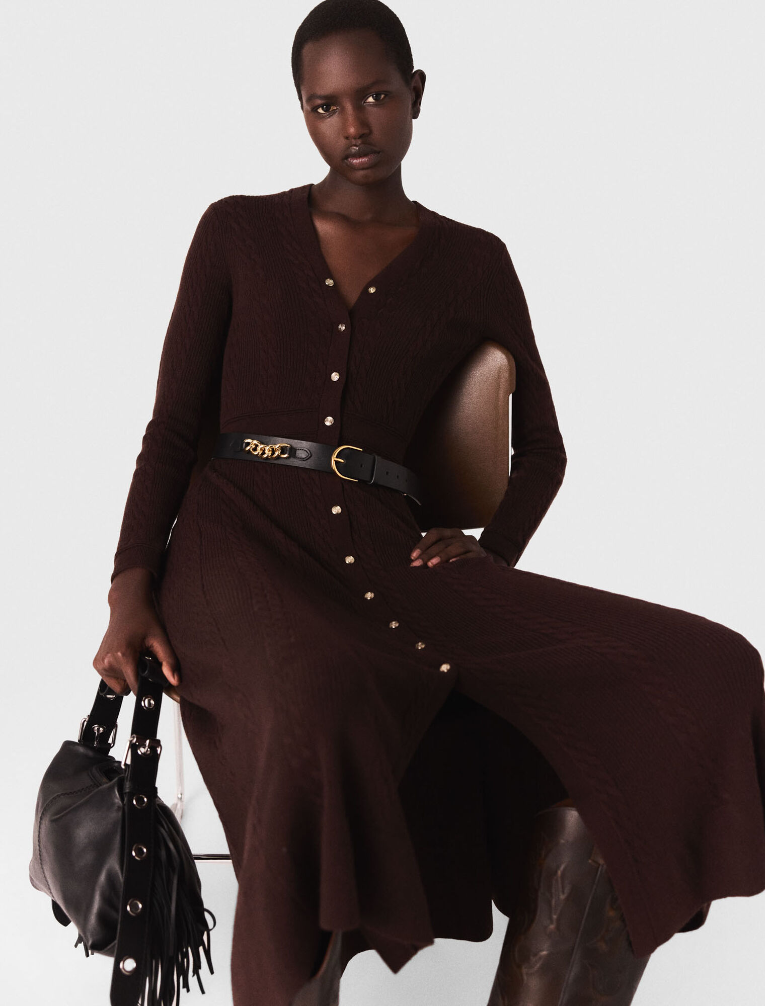 Langes Strickkleid mit Knöpfen