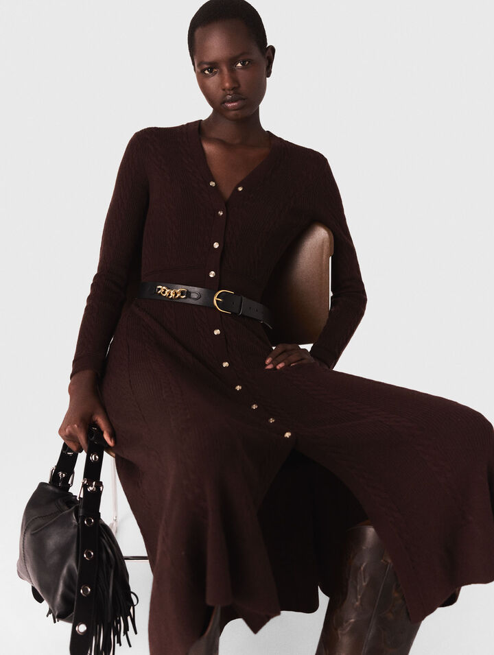 Langes Strickkleid mit Knöpfen