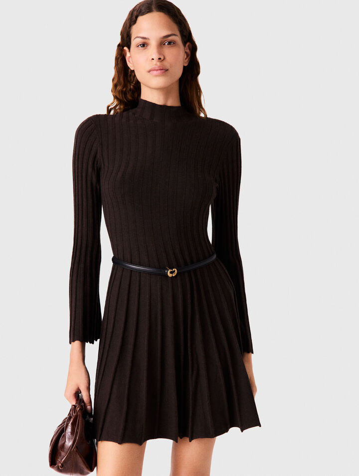 Kurzes Skaterkleid mit Stehkragen