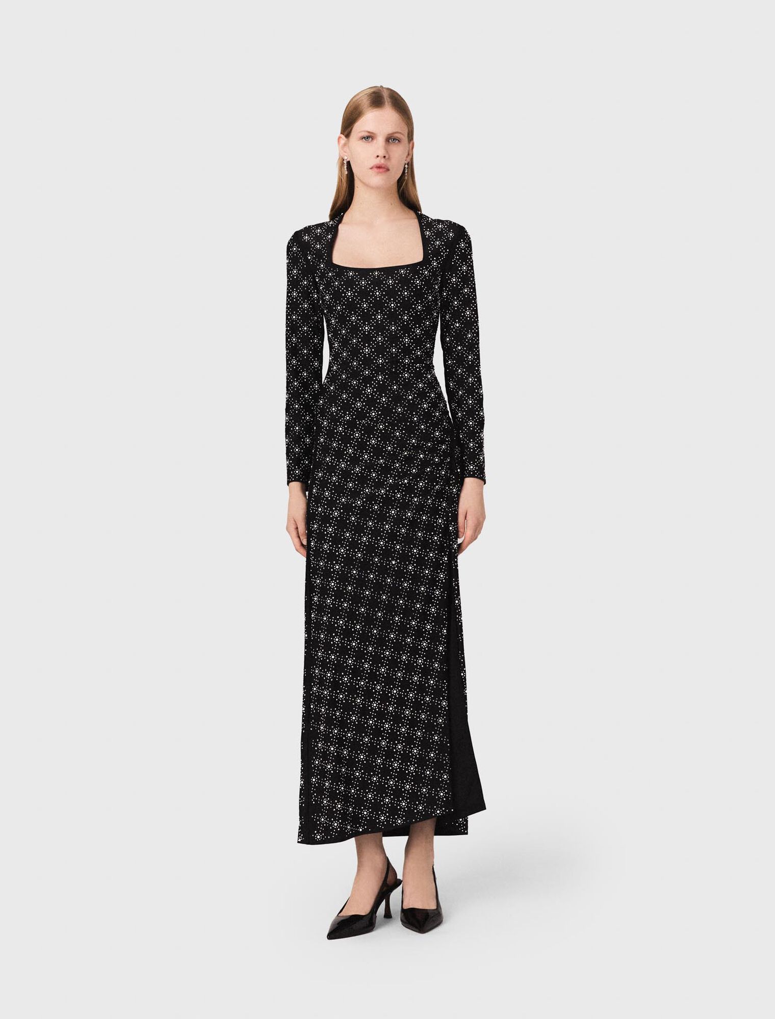 Langes Kleid mit Perlen und Strass