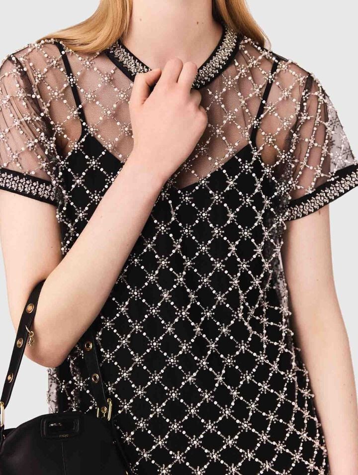 Kurzes Kleid aus besticktem Tüll