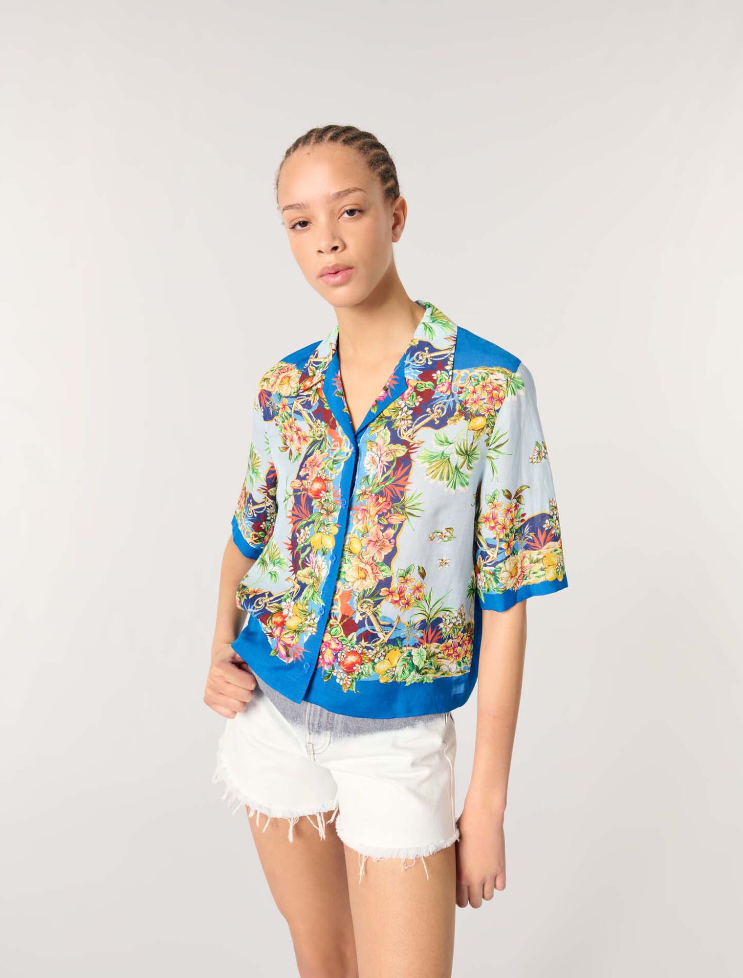 Kurze gemusterte Bluse