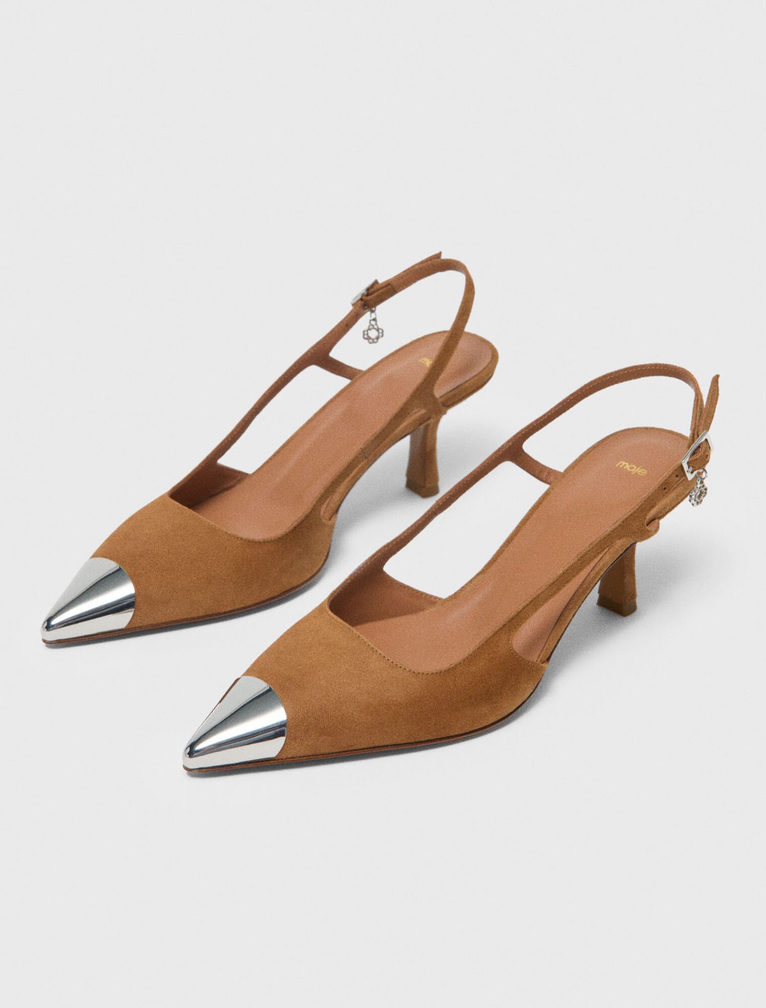 Velourslederpumps mit Metallkappe