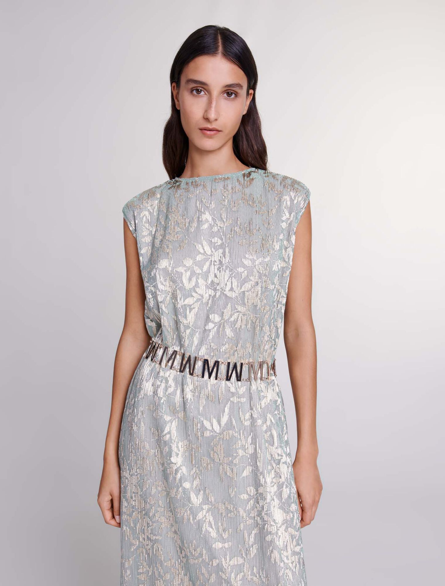Langes Cape-Kleid