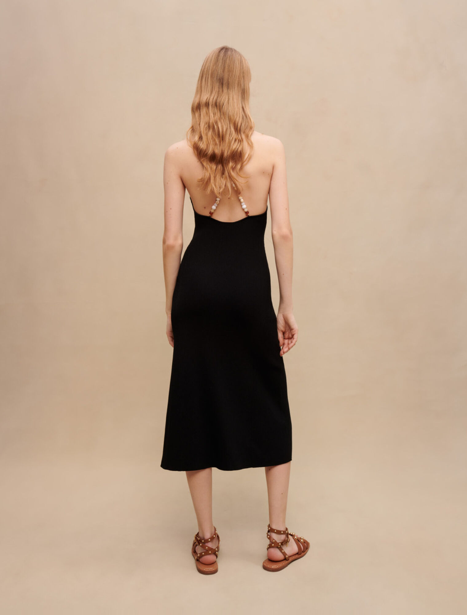 Langes Kleid mit Kettendetail
