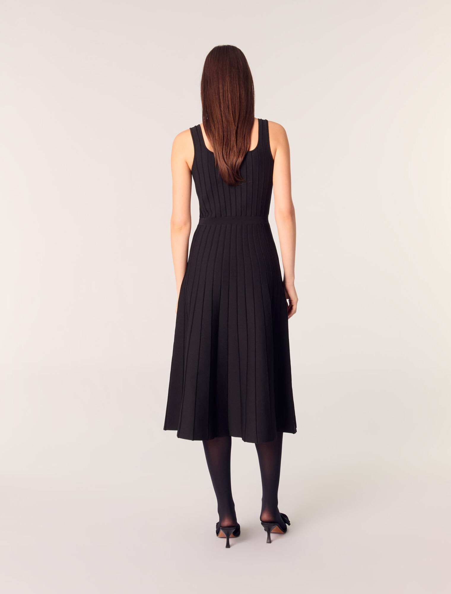 Midi-Kleid aus plissiertem Strick