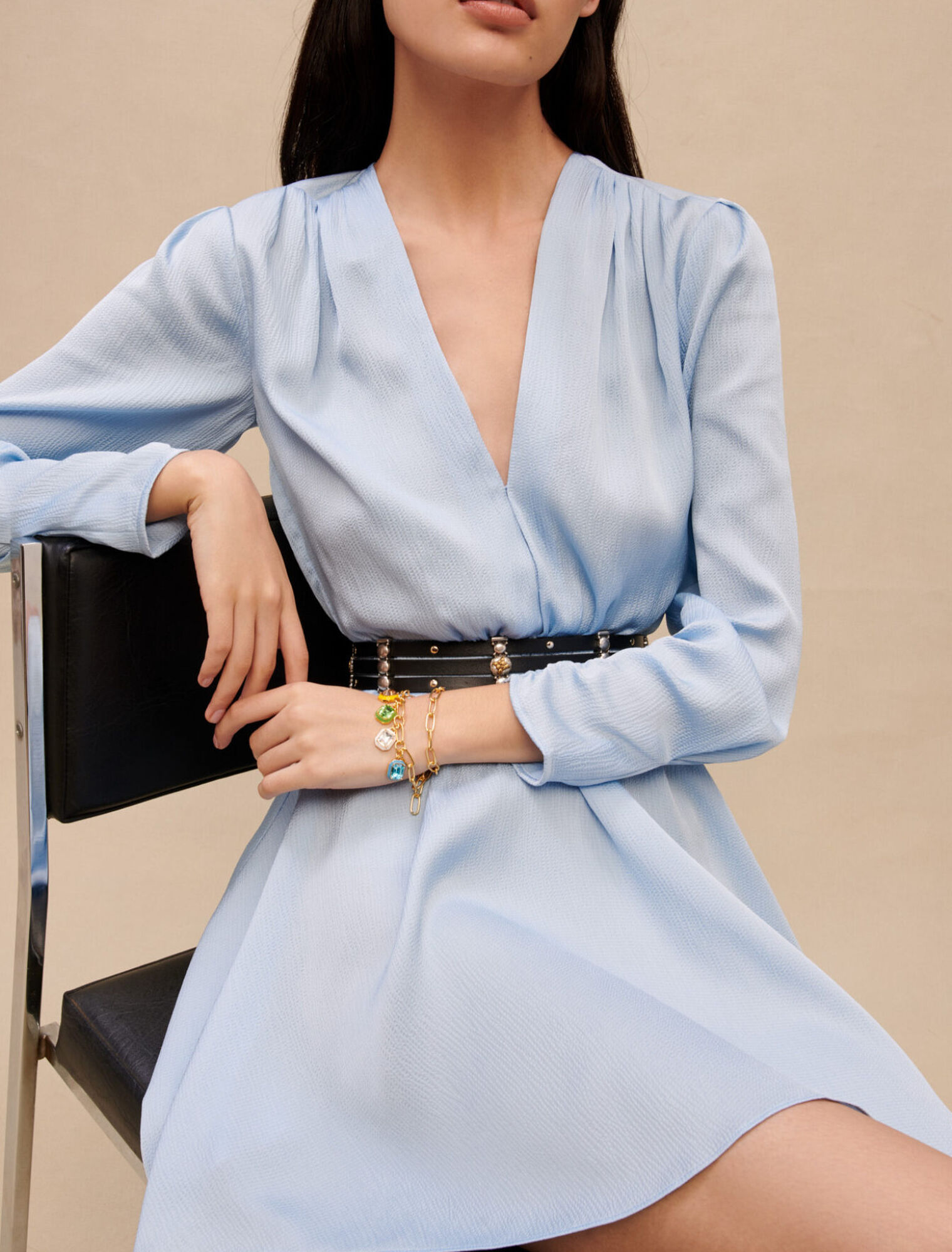 Himmelblaues tailliertes Kleid