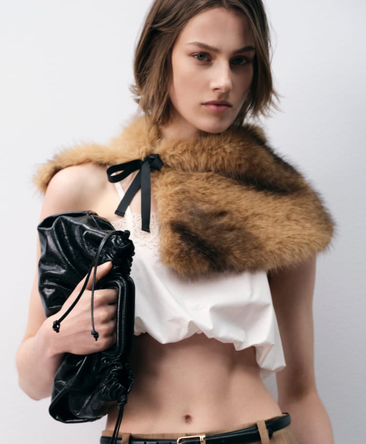 Maje Auswahl an Tops & Hemden: Kurzes Top mit Spitzenbesatz